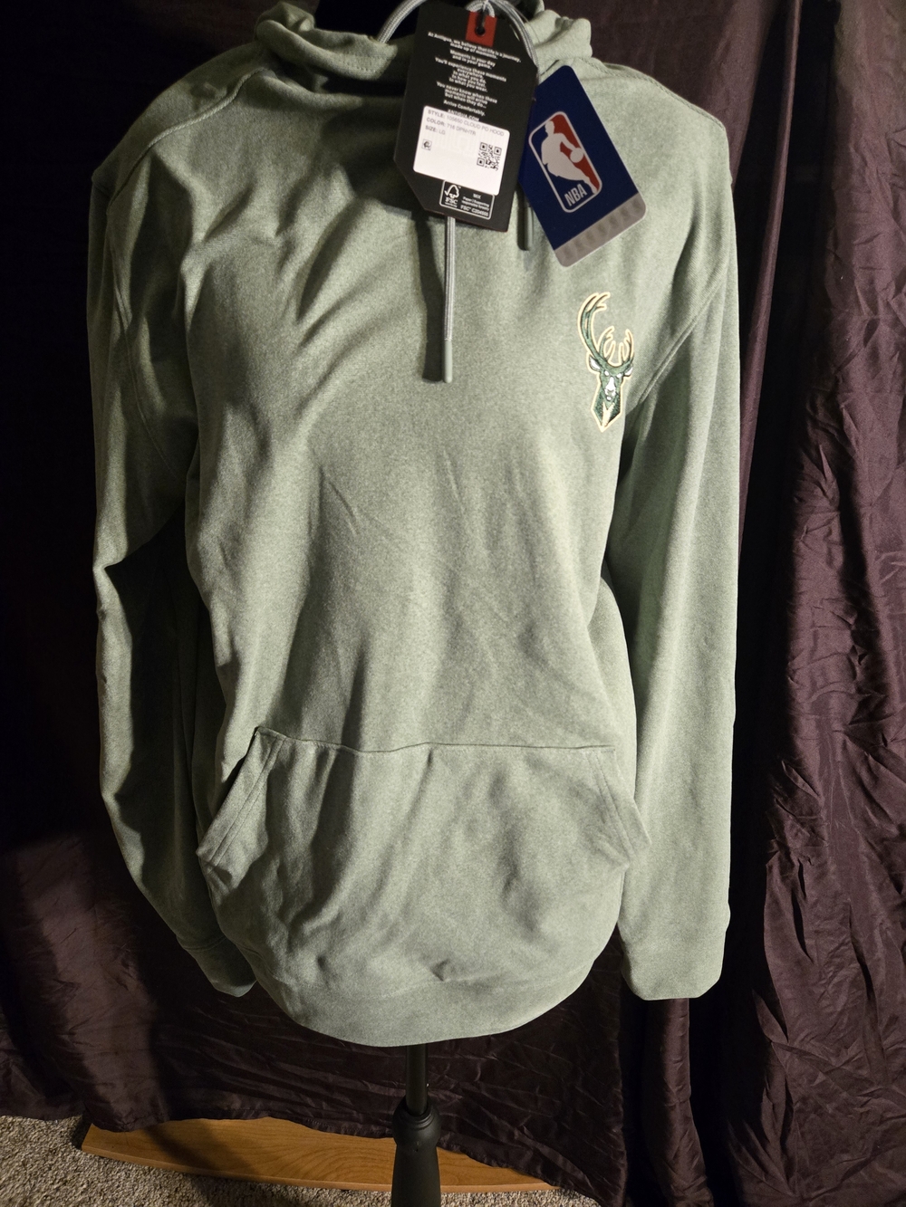 Milwaukee Bucks Green Pullover Hoodie with NBA Tag